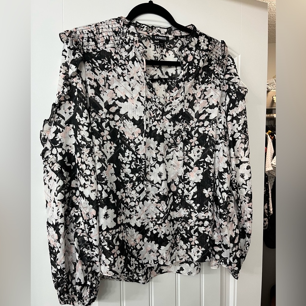 Express Blouse with Gold Metallic Detail